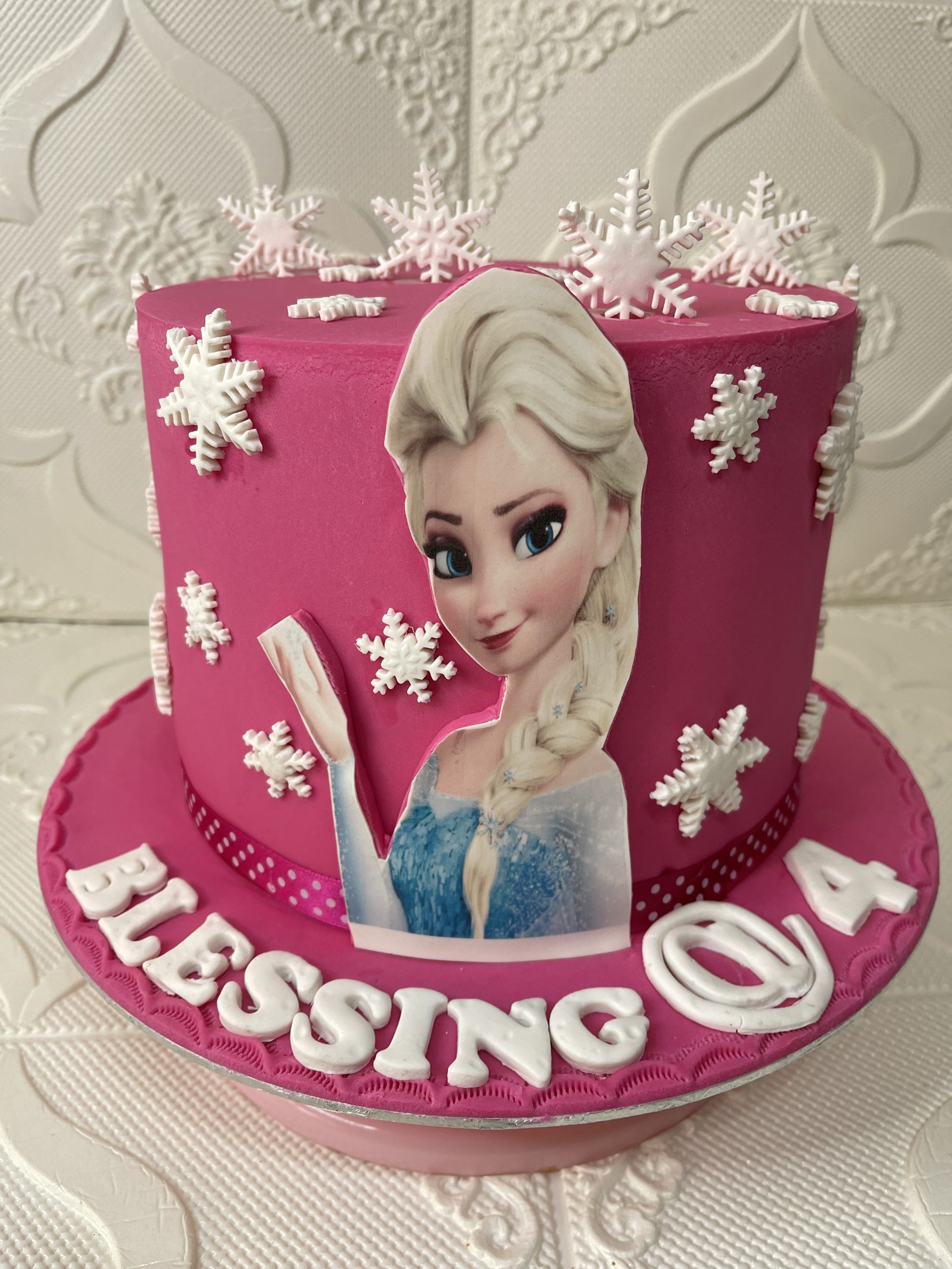 Buy Princess Elsa Pineapple Round Photo Cake Online : DIZOVI Bakery